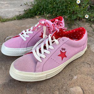 CONVERSE X HELLO KITTY ONE STAR Low Top SZ 8 Pink